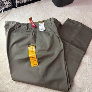 Dockers Men's Olive Chinos